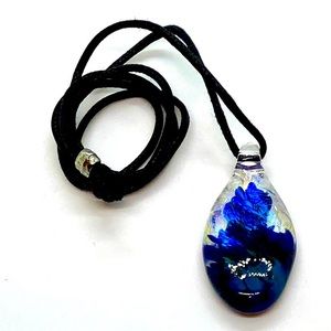 NWOT Oval-shaped Blue & Clear Fused Glass Necklace.